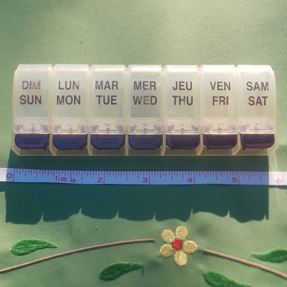 💊 Vitamin & medication container
